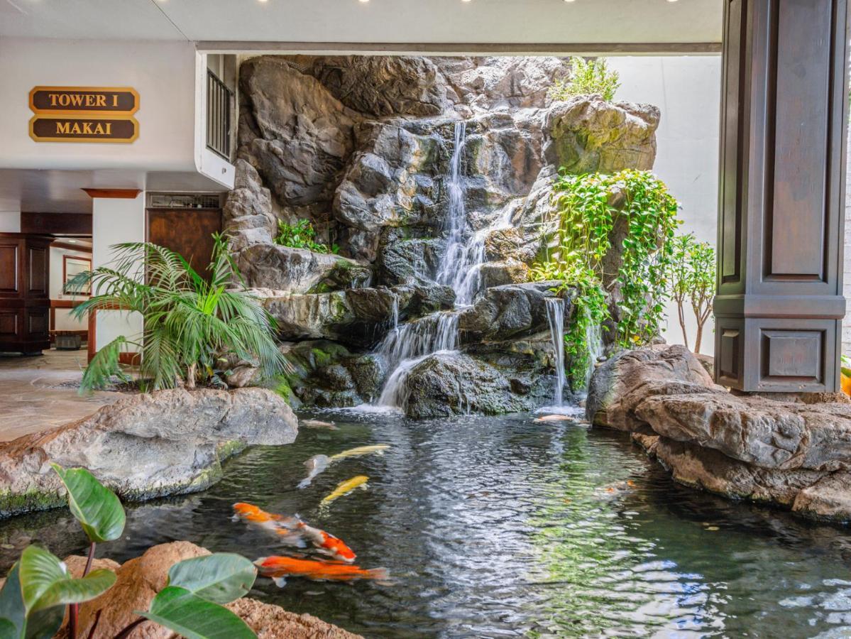 Beautiful Mountain Views & Steps To Waikiki Apartment *