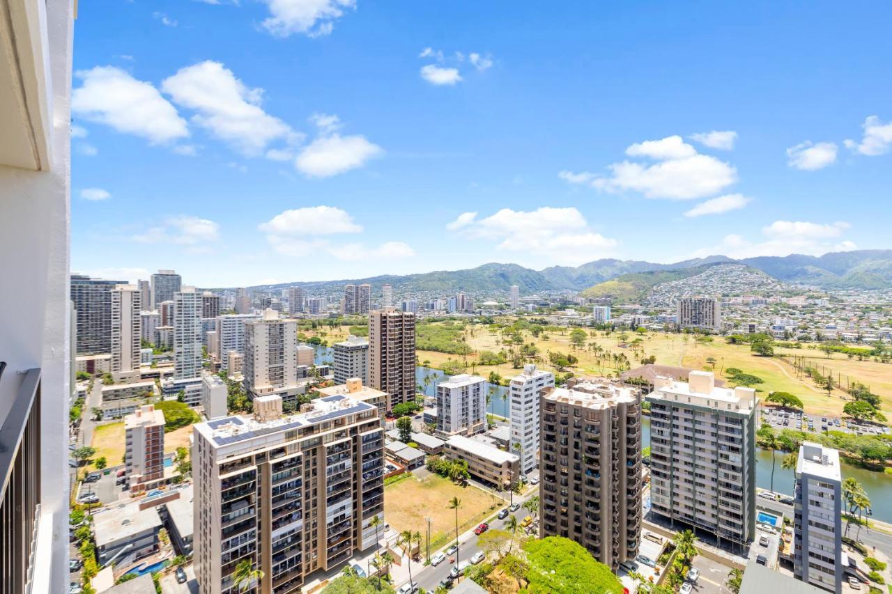 Beautiful Mountain Views & Steps To Waikiki Apartment *