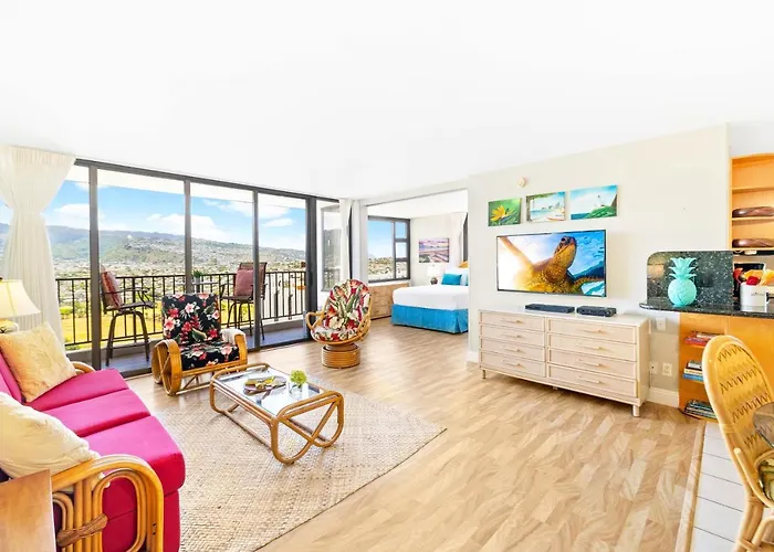 Beautiful Mountain Views & Steps To Waikiki Beach
