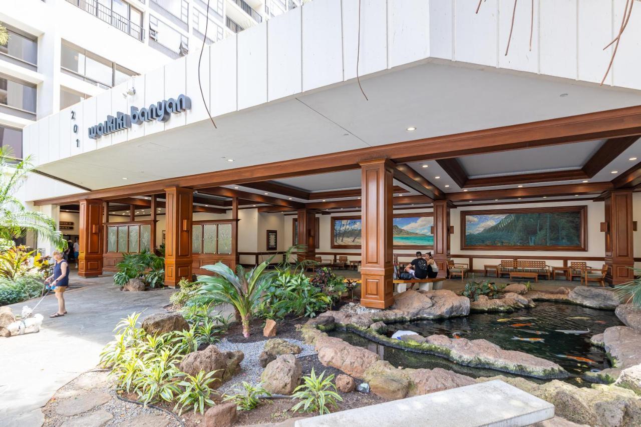 Beautiful Mountain Views & Steps To Waikiki Apartment *