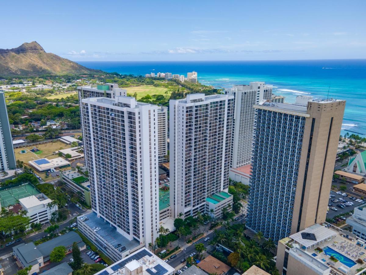 Beautiful Mountain Views & Steps To Waikiki Apartment *