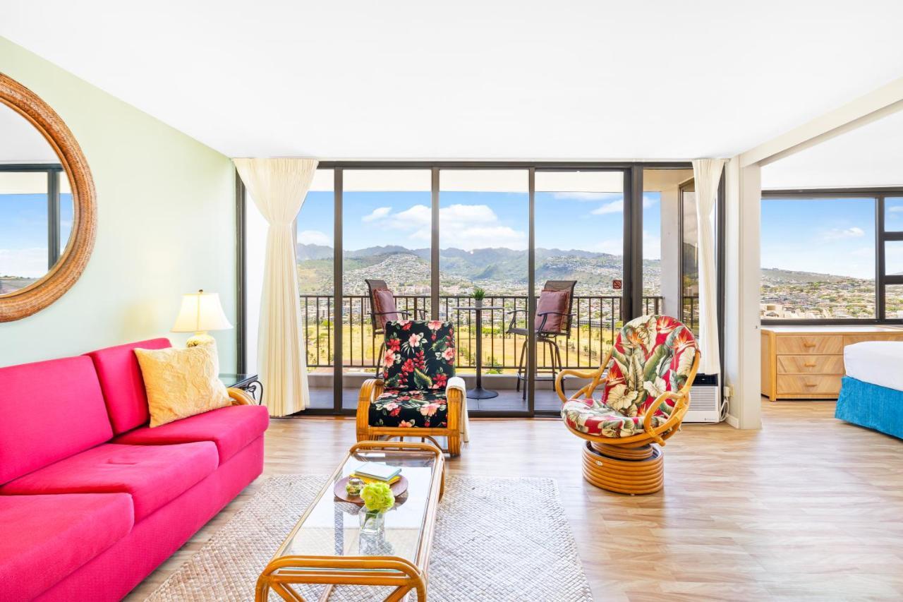Beautiful Mountain Views & Steps To Waikiki Apartment Honolulu