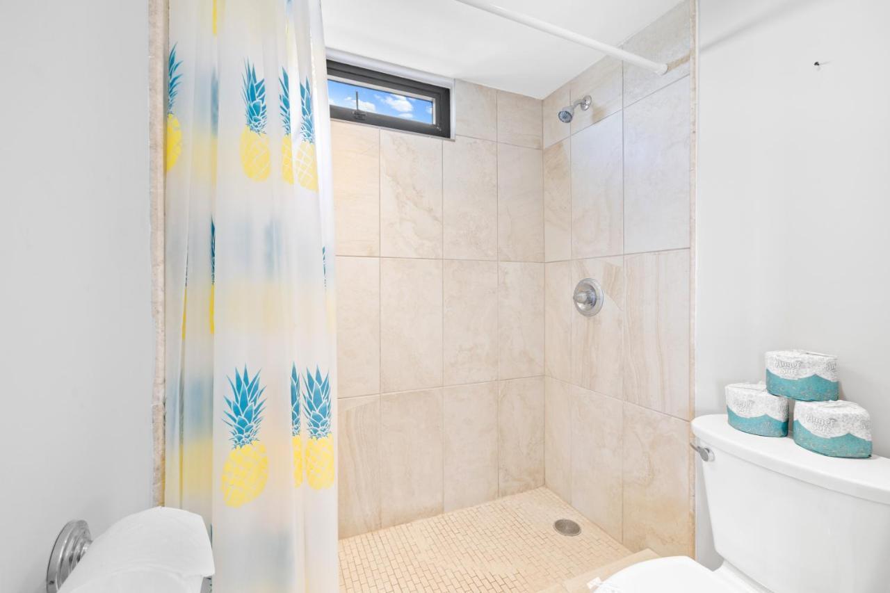 Beautiful Mountain Views & Steps To Waikiki Apartment